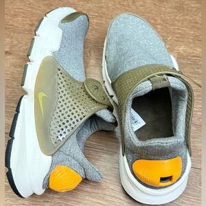 Nike Sock Dart SE Women’s Sz 8 Gray Running Shoes Sneakers Slip On